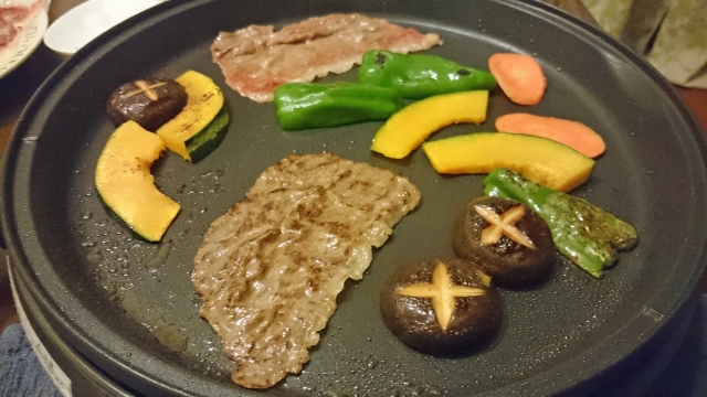野菜と肉を焼くホットプレート
