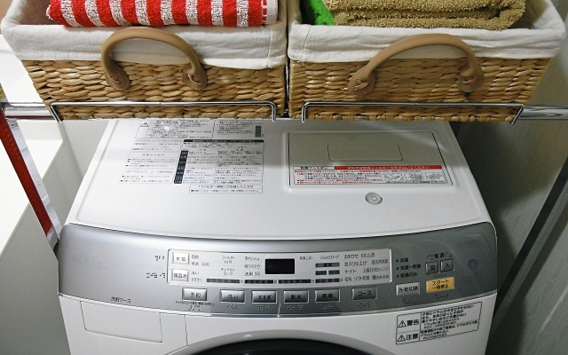 Storage-space-on-the-washer-dryer